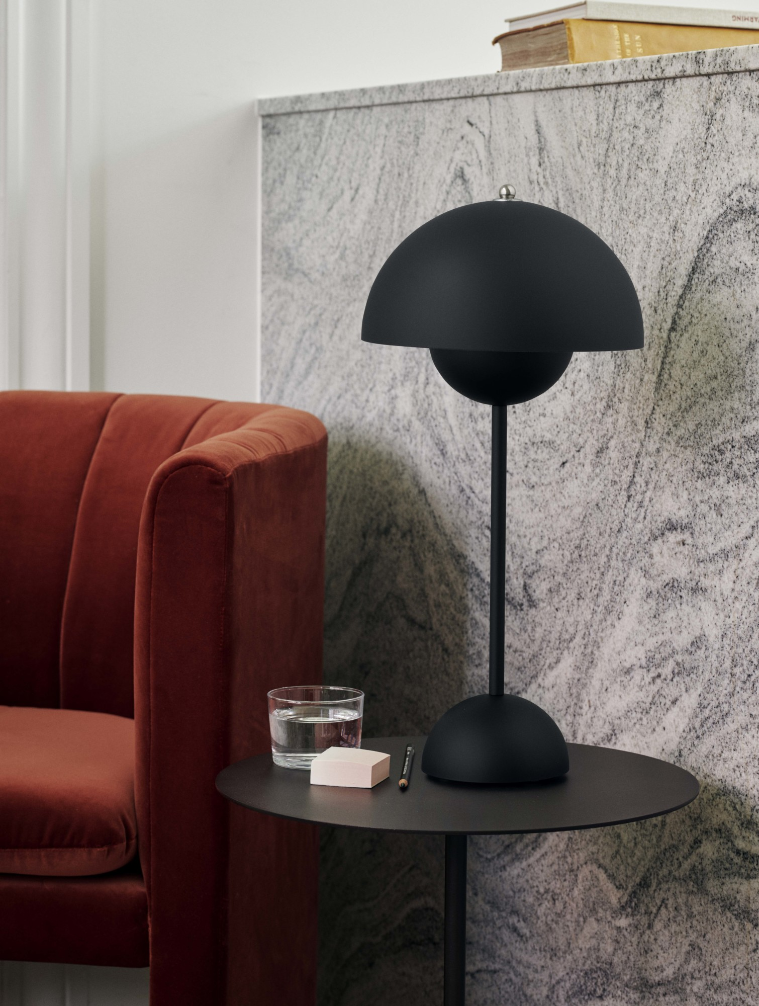 Flowerpot VP3  mat sort bordlampe
